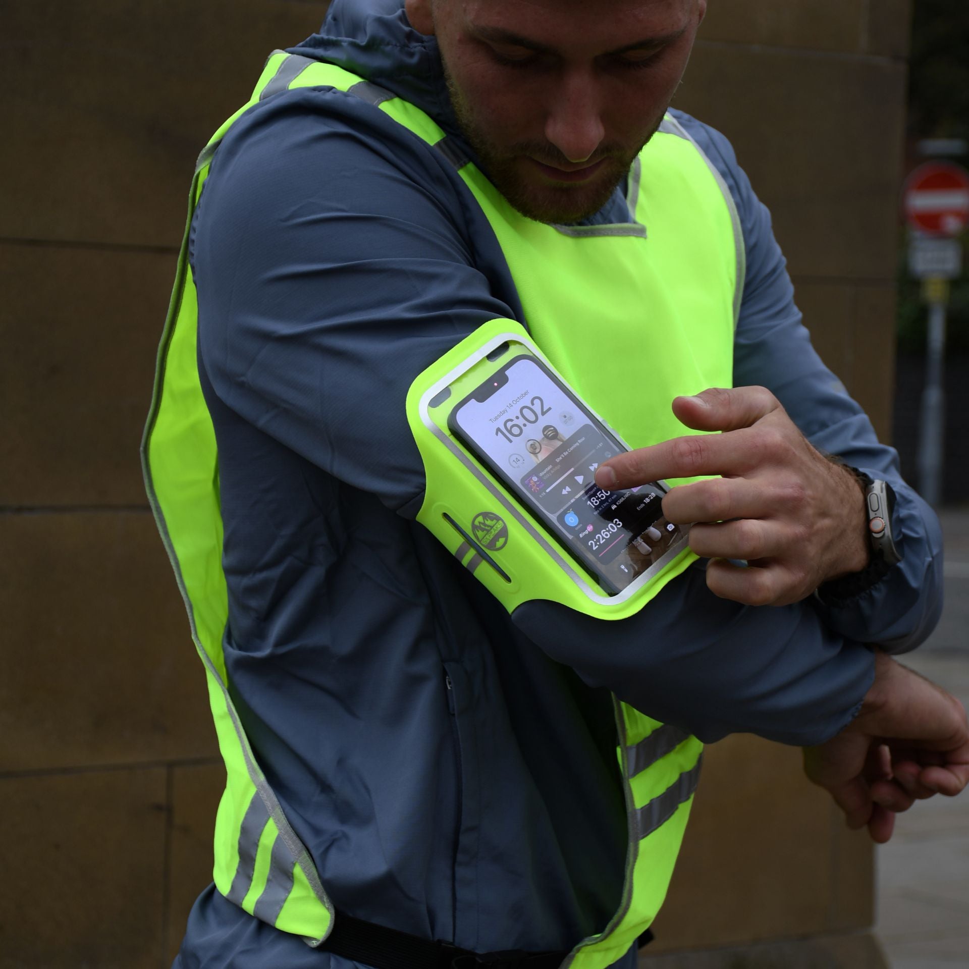 Six Peaks Peaks Armband Phone Holder