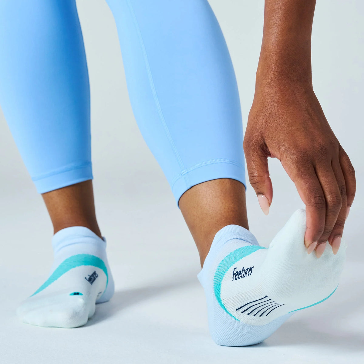 Feetures Elite Light Cushion Tab Socks Glacier Mist