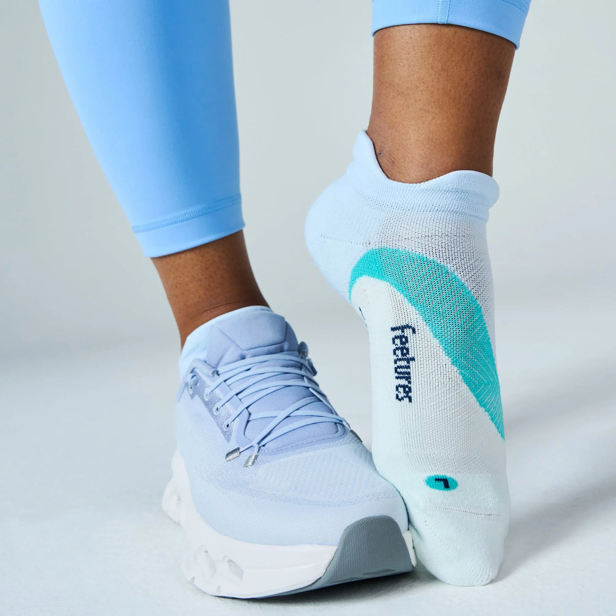 Feetures Elite Light Cushion Tab Socks Glacier Mist