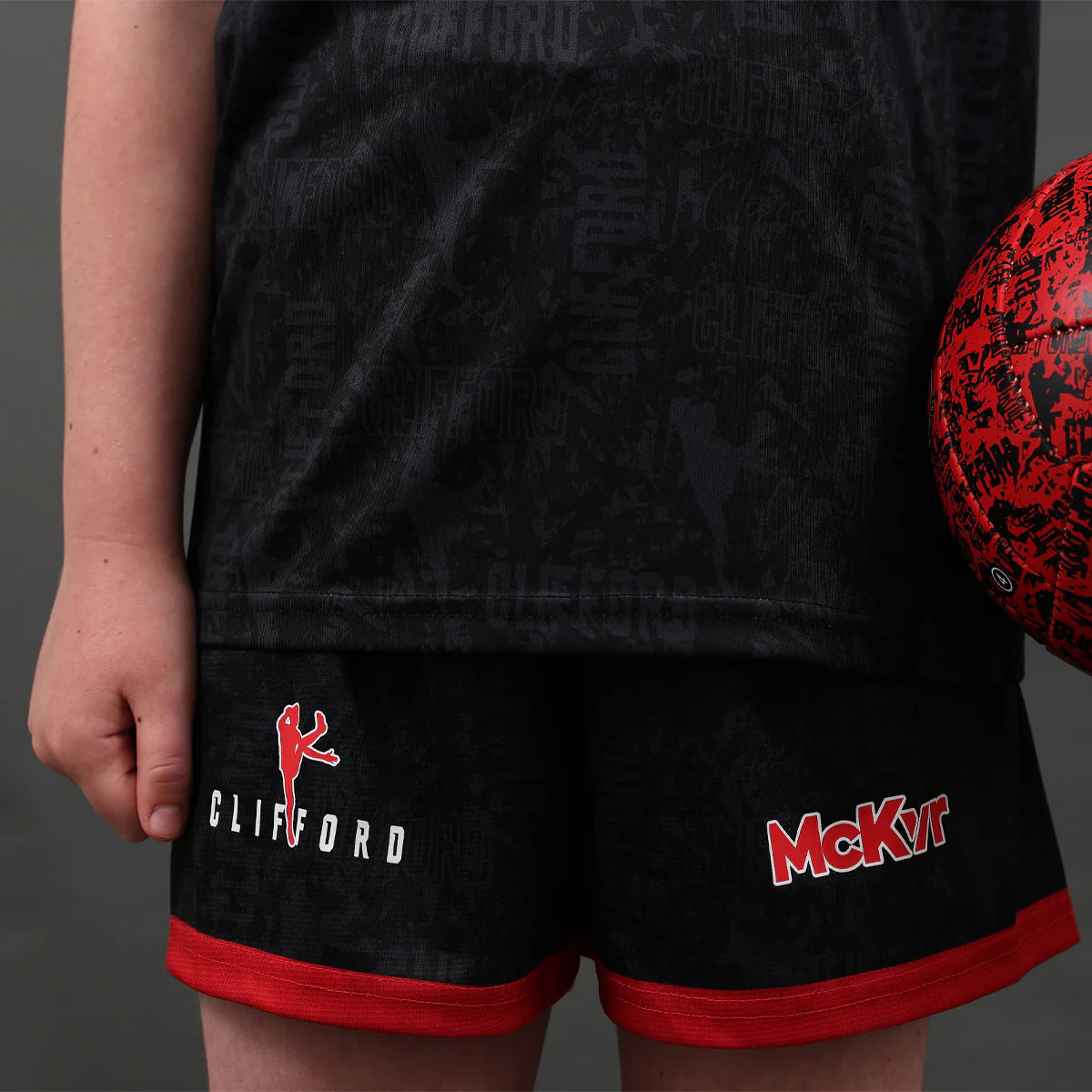 McKvr David Clifford Shorts Black Red