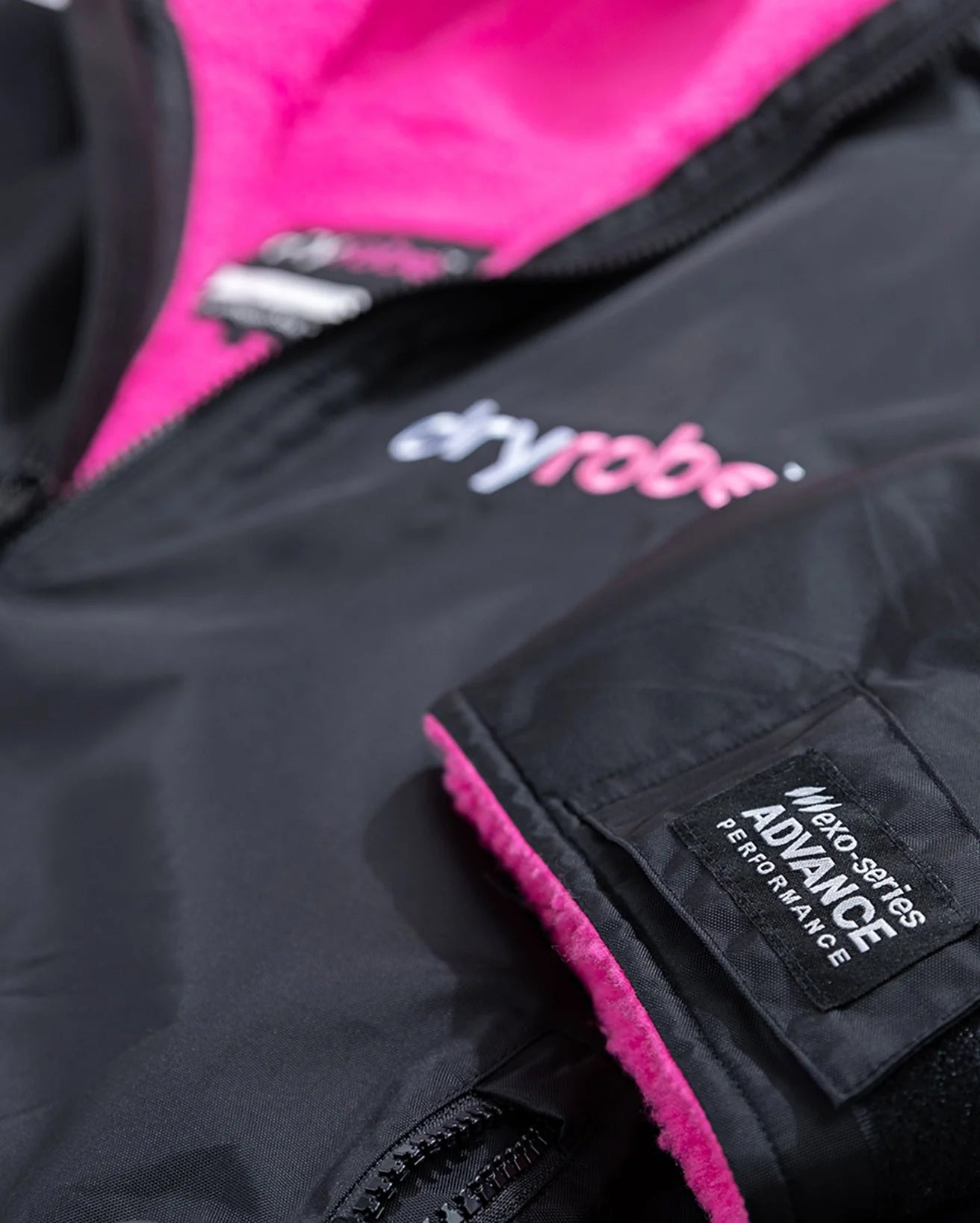 Dryrobe Advanced long Sleeve Changing Robe Black Pink