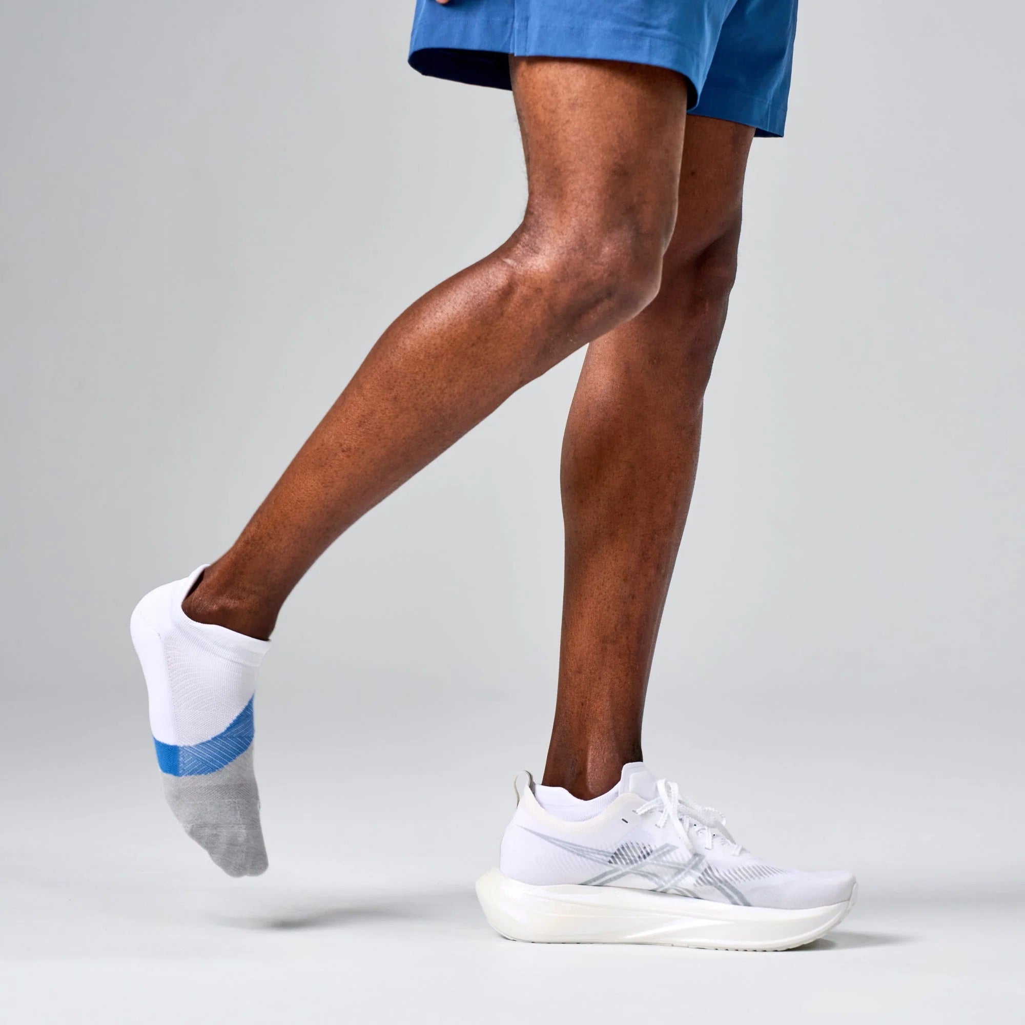 Feetures Elite Light Cushion Tab Socks White Tide