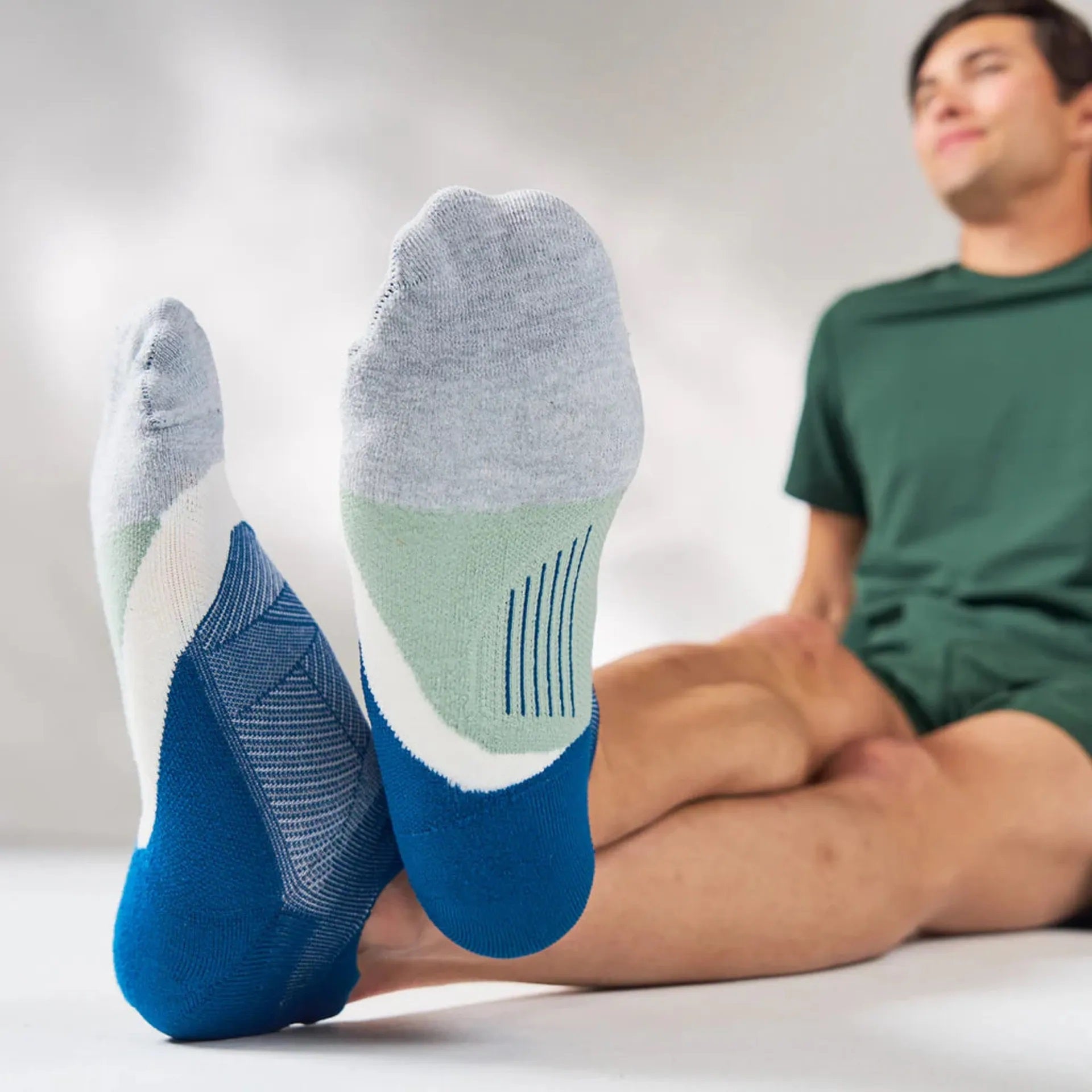 Feetures Elite Light Cushion Tab Socks Midnight Woods