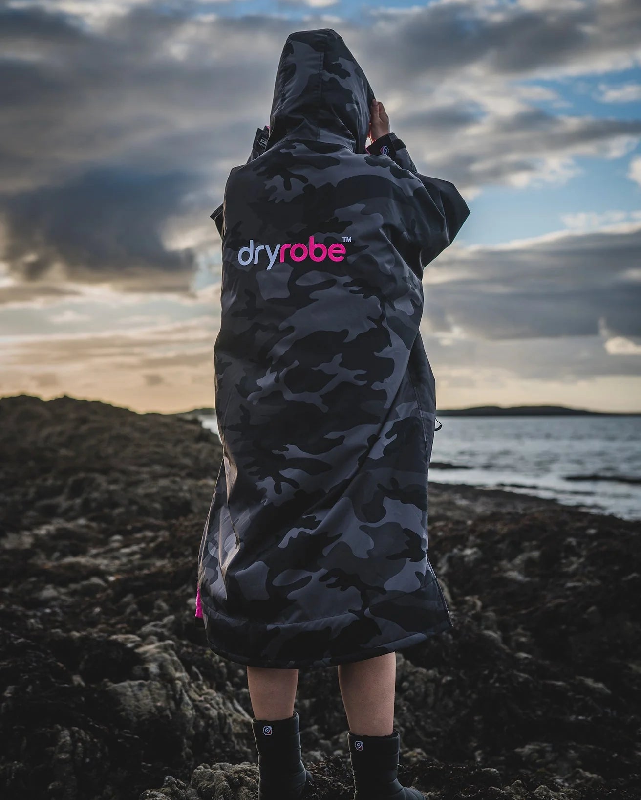 Dryrobe Advanced long Sleeve Changing Robe Black Camo Pink