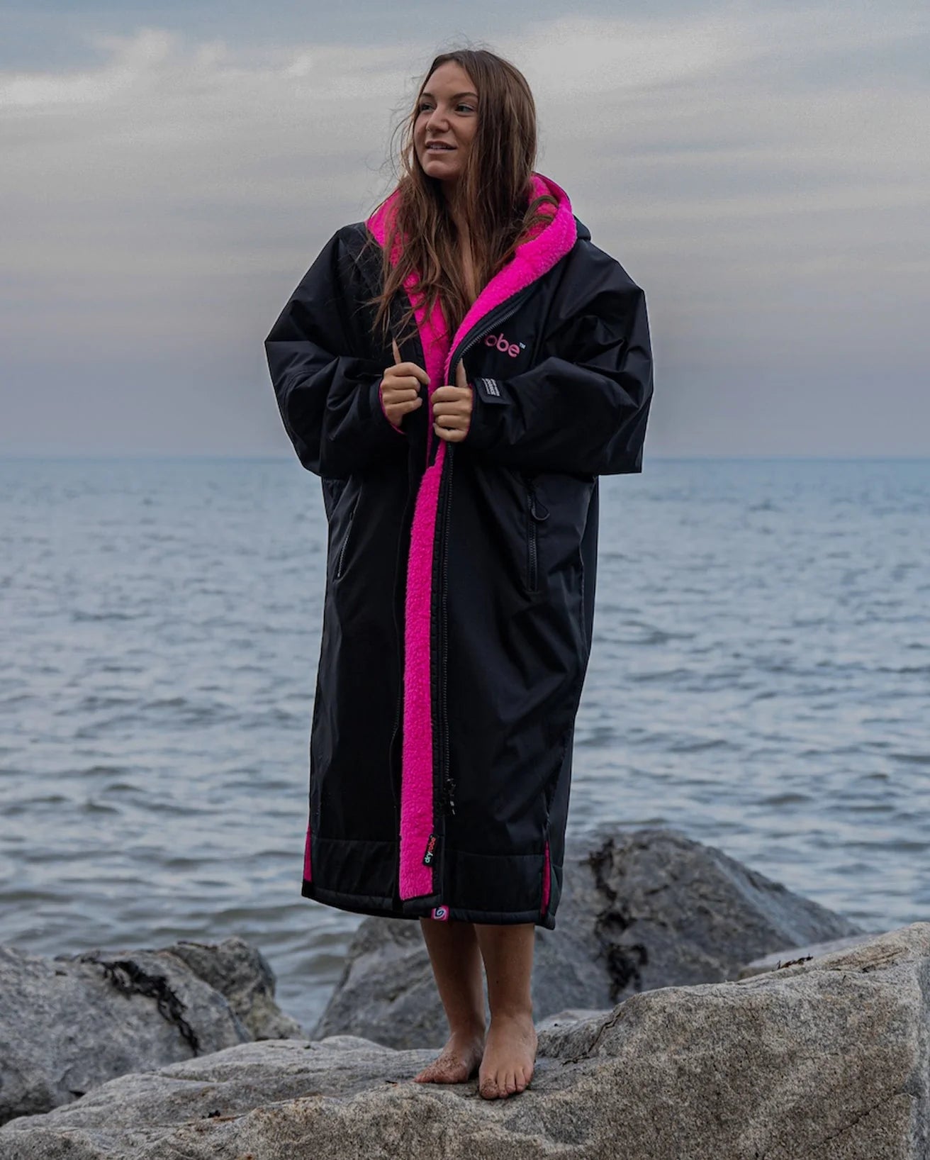 Dryrobe Advanced long Sleeve Changing Robe Black Pink