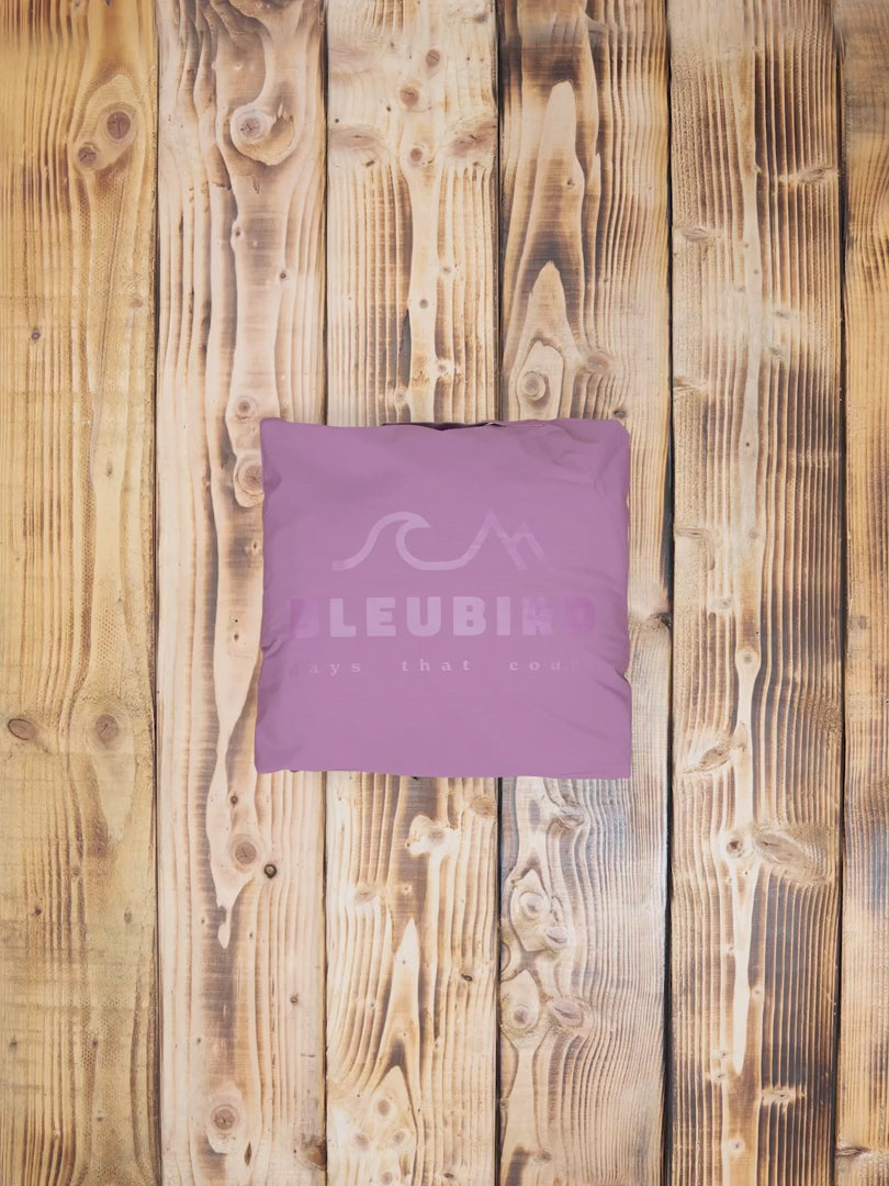 Load video: Bluebird Nordic Changing Robe Berry