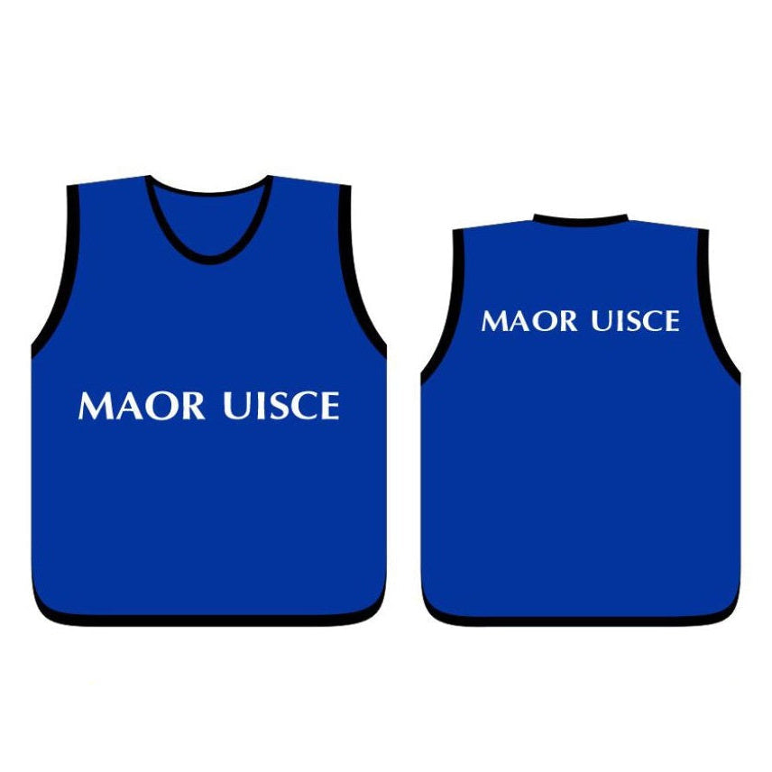 Digital mockup showing the front and back views of a royal blue mesh basketball pinnie with black trim and white 'MAOR UISCE' text. Includes a color selection legend at the top left ('Royal 4', 'Black') and a brand logo 'Bibs' at the top right.